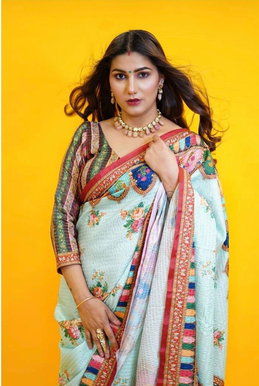  تصویر شیئر کرتے ہوئے انہوں نے کیپشن میں لکھا : کبھی پرفیکٹ نہیں بننا چاہا ، صرف ریئل رہی ۔ تصویر : انسٹاگرام ۔ @itssapnachoudhary
