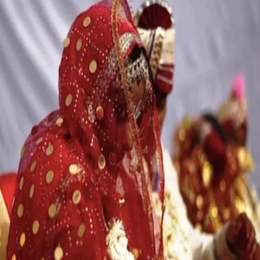 Uttar Pradesh After Celebrating The Suhagraat 1st Wedding Night Groom Absconding The Bride 