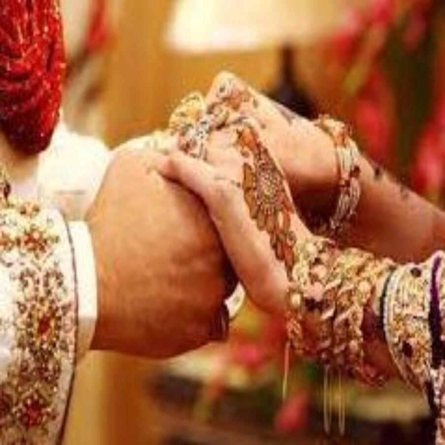  29 سال کی سیازا نے بتایا کہ عام طور پر وہ اس طرح کے لوگوں کو بلاک کردیتی ہے ، لیکن اس مرتبہ اس نے سب کے ساتھ اس کو شیئر کرکے بیداری پھیلانے کا فیصلہ کیا ۔ علامتی تصویر ۔