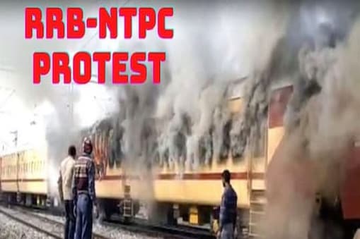 ذرائع کی مانیں تو طالب علم RRB NTPC Result  کے حوالے سے گورکھپور ریلوے اسٹیشن کو ہائی جیک کرنے کی تیاری کر رہے ہیں۔ (تصویر: گیا میں طلباء نے ٹرین کو آگ لگا دی)