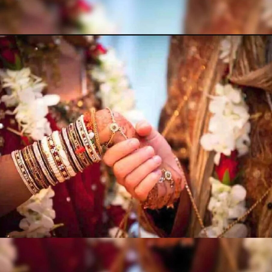 حالانکہ نوجوان نے مقامی لوگوں سے کہا بھی کہ وہ لڑکی کو اپنے گاوں لے کر تو نہیں جاسکتا ہے ، لیکن وہ لڑکی کو گوڈا میں ہی ایک کمرہ لے کر رکھے گا ۔ بتادیں کہ نوجوان کی عمر صرف 18 سال ہے جو قانونا لڑکے کی شادی کی عمر نہیں ہے ۔ علامتی تصویر۔