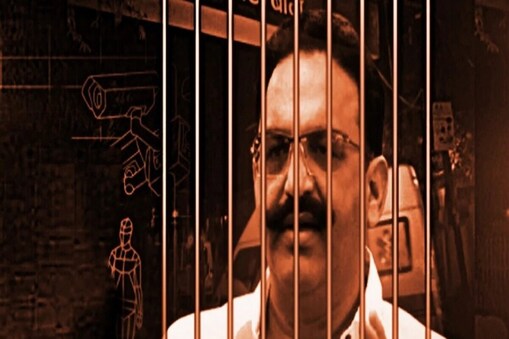  اتر پردیش اسمبلی انتخابات کی بات کرتے ہوئے مختار انصاری کی ضمانت کی خبر کے بعد ان کے حامیوں کے ساتھ ساتھ ایک سیاسی پارٹی کے کارکنوں میں بھی خوشی کی لہر دوڑ گئی۔ قیاس کیا جا رہا ہے کہ ضمانت ملنے کا اثر آنے والے اسمبلی انتخابات میں نظر آئے گا، چاہے وہ جیل میں ہی کیوں نہ رہے۔