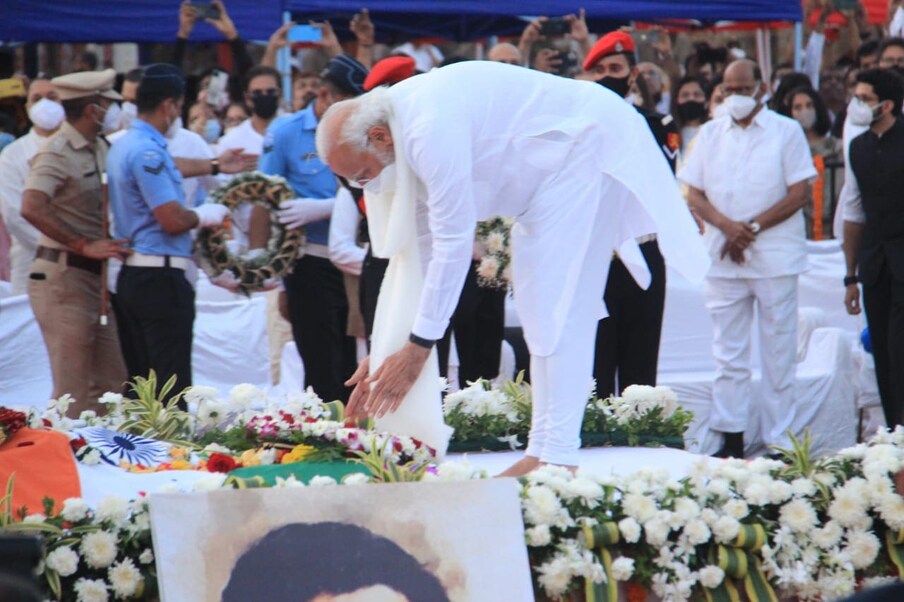  بتادیں کہ لتا دی کی آخری رسومات میں ملک کے وزیر اعظم نریندر مودی بھی شامل ہوئے تھے ۔ تصویر : Viral Bhayani