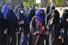 Hijab تنازعہ اب یوپی کے علی گڑھ تک پہنچا، کالج میں حجاب اور بھگوا گمچھے پر پابندی