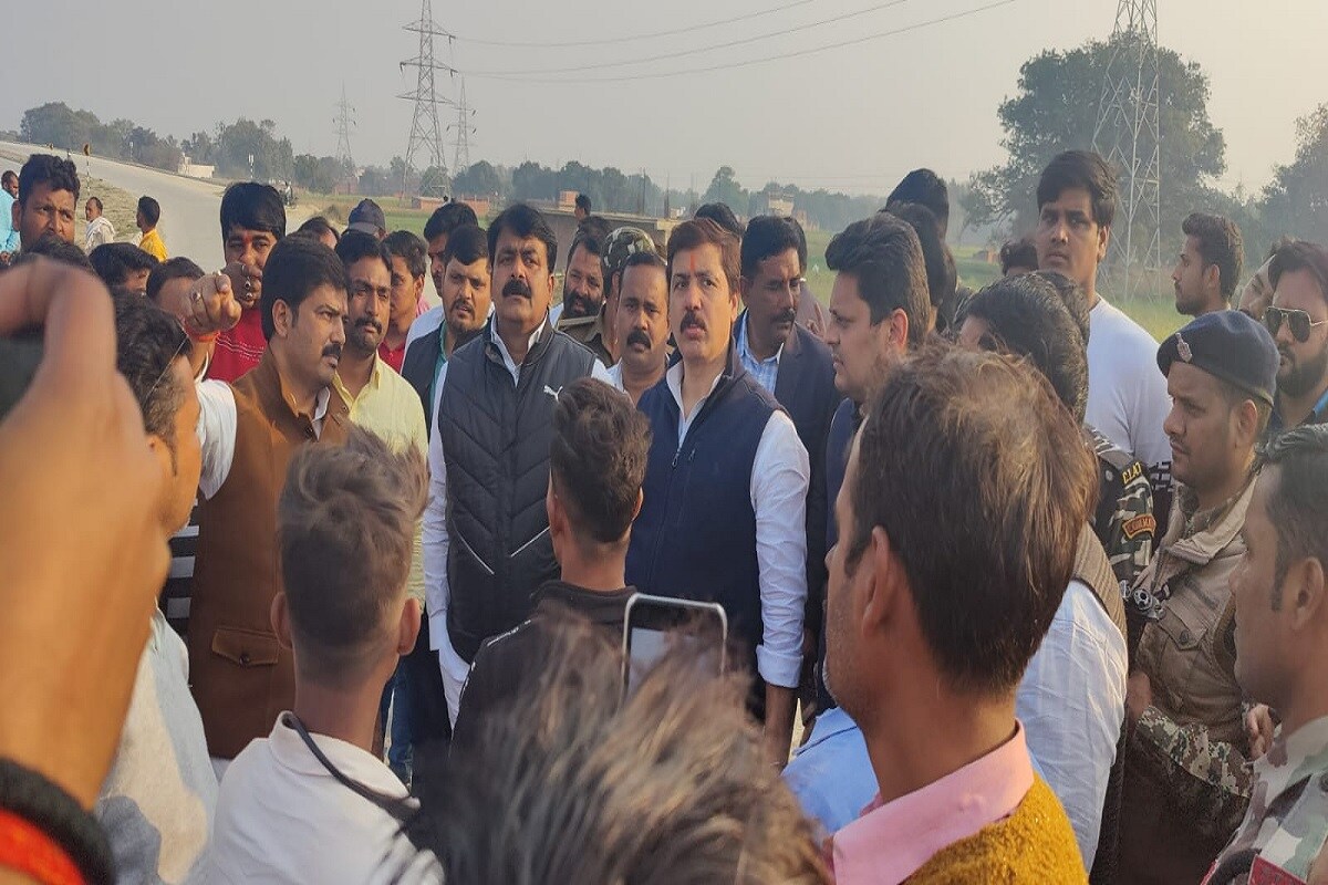 بہار کی جے ڈی یو یوپی اسمبلی انتخابات میں اپنے دم پر انتخاب لڑ رہی ہے۔ جے ڈی یو کی شرکت سے نتیش کمار کا وقار داؤ پر لگا ہے۔