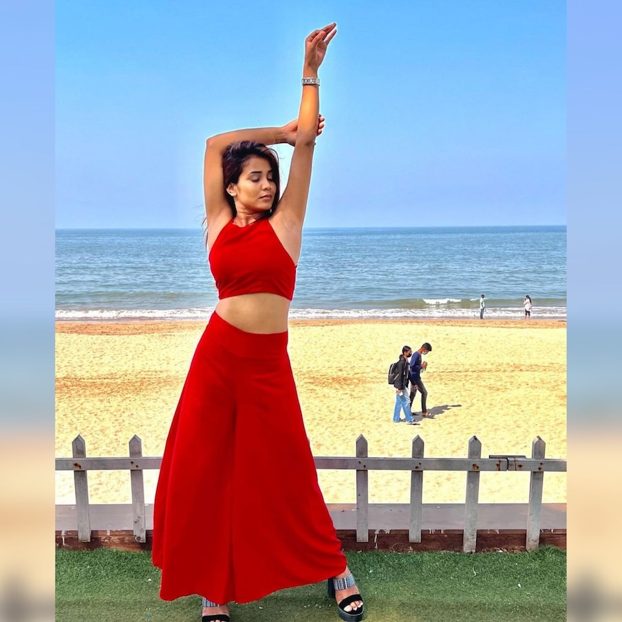  بھوجپوری اداکارہ زویا خان (Bhojpuri Actresss Zoya Khan) اپنے میوزک ویڈیوز کے ذریعہ لاکھوں دلوں پر راج کرتی ہیں، لیکن بہت کم لوگ جانتے ہیں کہ اداکارہ سوشل میڈیا پر بھی کافی سرگرم رہتی ہیں۔ (Photo Credit- Zoya Khan Instagram)
