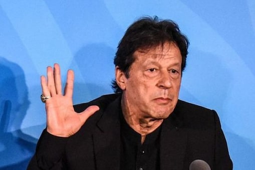 عمران خان 2018 میں عہدہ سنبھالنے کے بعد سے اپنے سب سے مشکل سیاسی امتحان کا سامنا کر رہے ہیں۔