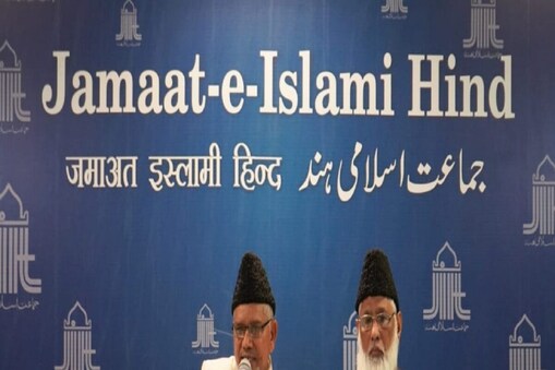 جماعت اسلامی ہند کے نائب امیر محمد سلیم انجینئر نےکہا کہ گزشتہ دنوں پانچ ریاستوں میں ہوئے اسمبلی انتخابات میں نفرت انگیز تقاریر، فرقہ وارانہ اشتہارات اور ضابطہ اخلاق کی خلاف ورزی بڑے پیمانے پر ہوئی، ذات پات کے نام پر ووٹروں کو تقسیم کرنے کی کوشش کی گئی، جسے الیکشن کمیشن کو سختی سے روکنا چاہئے تھا۔ مگر عوام کا کردار نہایت ہی مثبت اور قابل ستائش رہا۔ انہوں نے اس مرتبہ ترقی، روزگار، تعلیم اور صحت جیسے حقیقی مسائل کو اہمیت دی۔