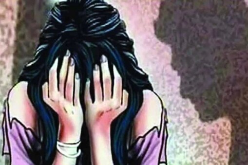 چیف منسٹر کے چندر شیکھر راؤ، ریاستی بی جے پی صدر اور ایم پی کو لکھے کھلے خط میں بندی سنجے کمار نے کچھ سیاسی طور پر بااثر لوگوں کے رشتہ داروں کے مبینہ ملوث ہونے کے بارے میں میڈیا رپورٹس کا حوالہ دیا۔