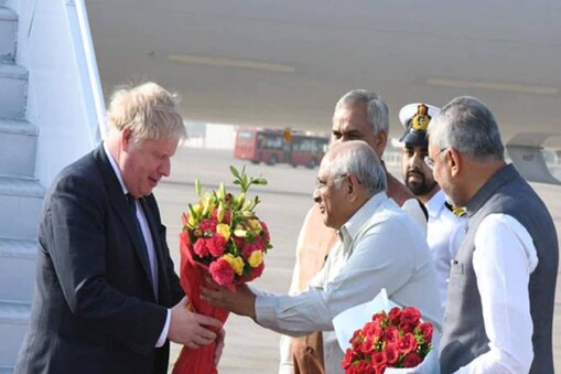  British PM Boris Johnson India Visit: یہ پہلا موقع ہے کہ کوئی برطانوی وزیر اعظم گجرات کا دورہ کر رہا ہے، جو بھارت کی 5ویں بڑی ریاست ہے اور برطانیہ میں تقریباً نصف برطانوی-ہندوستانی آبادی کا گھر ہے۔ آپ کو بتاتے چلیں کہ گجراتیوں کی ایک بڑی آبادی برطانیہ میں رہتی ہے۔ 