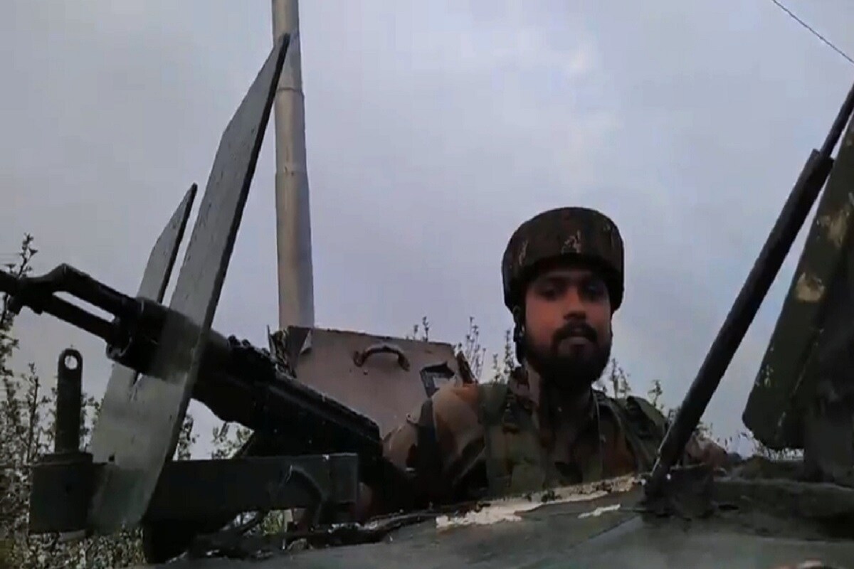 سیکورٹی فورسزکو بعد دوپہر کوریل منزگام کولگام میں دہشت گردوں کے چھپے ہونے کی اطلاع موصول ہوئی، جس کے بعد یہاں محاصرہ کیا گیا جبکہ مقامی باغ میں موجود دہشت گردوں نے فورسیز پر فائرنگ شروع کی۔