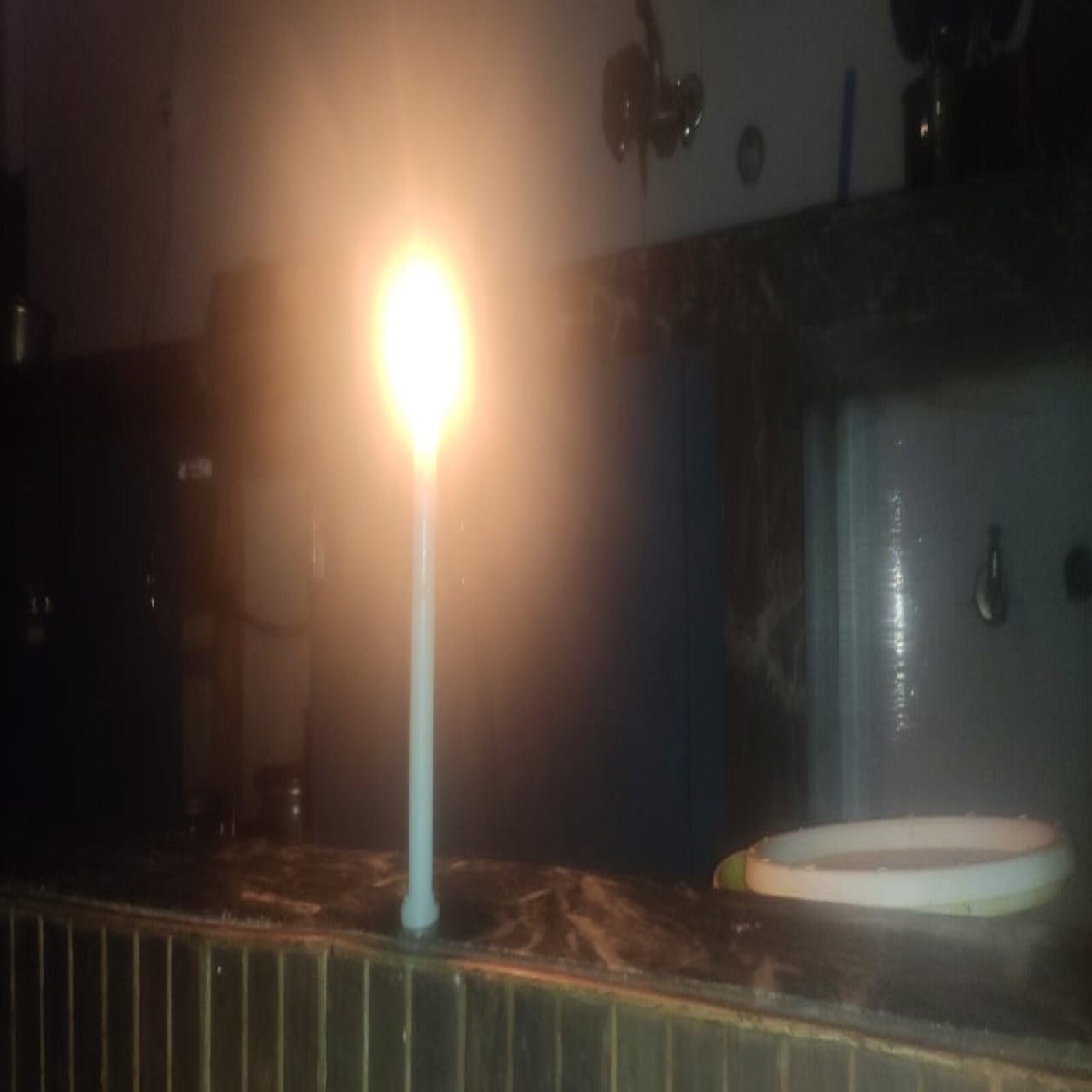 بجلی کٹوتی سے لوگوں کو سخت مشکلات کا سامنا کرنا پڑ رہا ہے۔