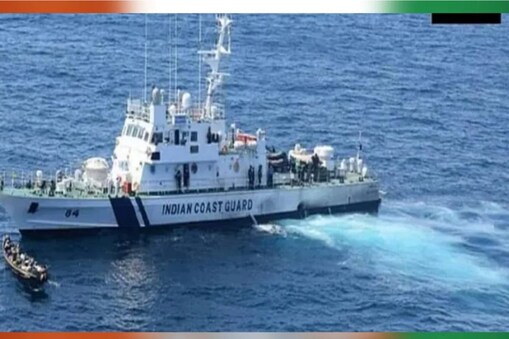Indian Coast Guard: ہندوستان نے پاکستان کی ایک بڑی سازش کو ناکام بنا دیا ہے۔ ہندوستانی کوسٹ گارڈ اور گجرات کے انسداد دہشت گردی اسکواڈ نے ریاست کے ساحل سے دور بحیرہ عرب میں عملے کے نو ارکان کے ساتھ ایک پاکستانی کشتی کو روک لیا ہے۔ اس کشتی سے 280 کروڑ روپے کی ہیروئن ضبط کی گئی ہے۔ 