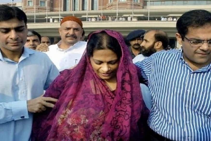 اپنے دونوں بیٹوں کے ساتھ شہباز شریف کی پہلی بیوی نصرت۔ وہ گزشتہ دنوں منی لانڈرنگ کے معاملے میں پھنسی تھیں۔