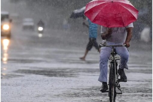دہلی این سی آر میں بارش سے حال بے حال، آج کے لئے بھی الرٹ جاری، اسکول کیے گئے بند
