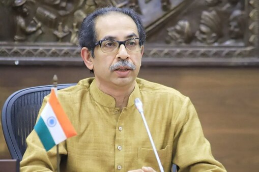 مہاراشٹر کے وزیر اعلیٰ ادھو ٹھاکرے نے ہنومان چالیسا تنازعہ کے درمیان اپوزیشن پر حملہ بولتے ہوئے کہا کہ گھر آنا ہے تو آو، اگر اپنے گھر پر ہنومان چالیسا پڑھنے کی جگہ نہیں ہے اور میرے گھر آکر پڑھنا چاہتے ہیں تو آئیے، لیکن اس کا ایک طریقہ ہوتا ہے۔ انہوں نے کہا کہ دادا گیری نہیں چلے گی۔ ہمیں بالا صاحب ٹھاکرے نے سکھایا ہے کہ داداگیری کو کیسے توڑنا ہے۔