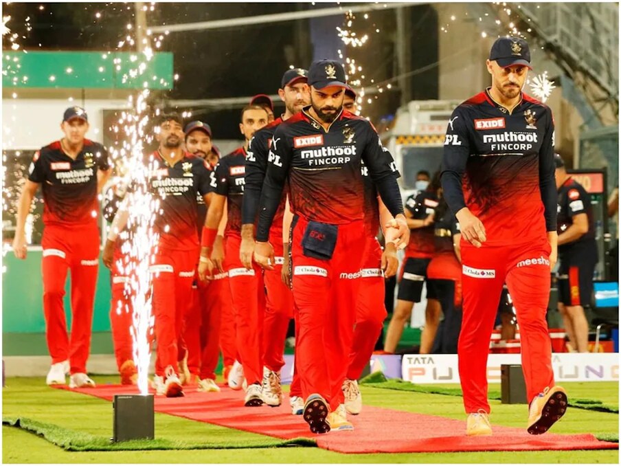  رائل چیلنجرس بنگلورو کا آئی پی ایل جیتنے کا خواب ایک مرتبہ پھر ٹوٹ گیا ہے ۔ آئی پی ایل 2022 کے کوالیفائر ٹو میں اس کو راجستھان رائلس نے سات وکٹوں سے ہرایا ۔ جوس بٹلر نے سیزن کی چوتھی سنچری بناکر وراٹ کوہلی کا خطاب جیتنے کا خواب ایک مرتبہ پھر پورا نہی ہونے دیا ۔(RCB Instagram)