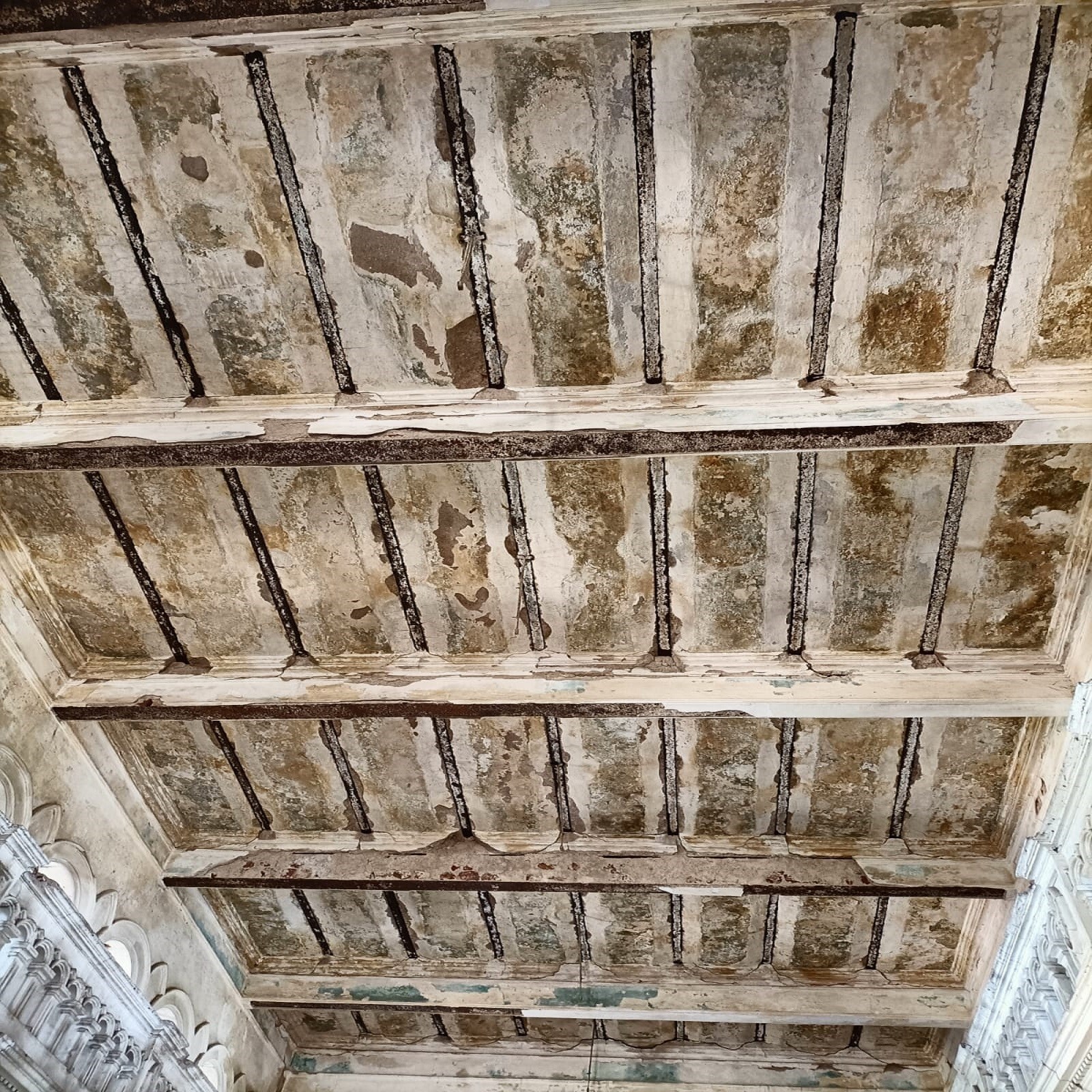 مسجد محبوبیہ کی بوسیدہ چھت