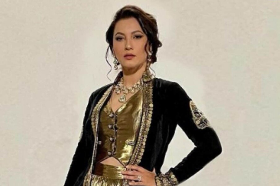  گوہر خان نے یہ بھی کہا کہ اگر ہم کام کے سلسلے میں باہر ہوتے ہیں تو یا تو وہ مجھے سیٹ پر جوائن پر کرلیتے ہیں یا پھر میں انہیں دو دنوں کیلئے جوائن کرلیتی ہوں۔ سب سے زیادہ میں نے 15 دنوں تک زید کو نہیں دیکھا ہے ۔ تصویر : gauaharkhan/instagram