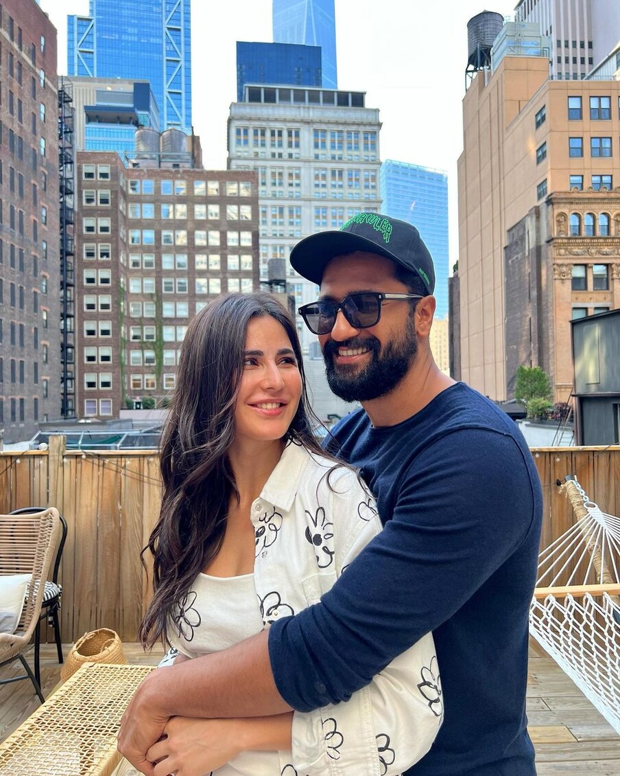  کٹرینہ کیف Katrina Kaif) اپنی زندگی میں جو بھی کرتی ہیں، چاہے وہ پروفیشنل لائف ہو یا ذاتی زندگی اس میں اپنا بہترین دینے کی کوشش کرتی ہیں۔ انہوں نے بہت کم وقت میں بالی ووڈ کی بہترین اداکاراؤں میں سے ایک کے طور پر پہچان بنائی ہے اور اب اداکارہ خود کو ایک اچھی بہو ثابت کرنے کے لیے بھی سخت محنت کر رہی ہیں۔