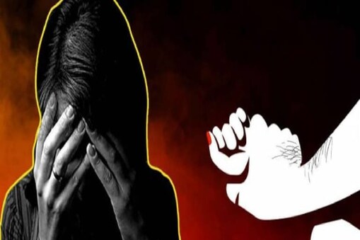 Kerala Rape Case: عدالت نے ملزم پر کل 17 لاکھ روپئے کا جرمانہ بھی لگایا۔ ریاست کی طرف سے پیش اسپیشل پبلک پراسیکیوٹر اجیت تھنکیا نے کہا کہ یہ معاملہ 2017 میں سامنے آیا تھا، جب لڑکی حاملہ ہوگئی تھی۔