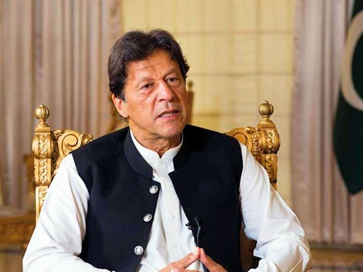 عمران خان نے ایک ٹی وی چینل بول نیوز کو دیئے انٹرویو میں کہا تھا کہ پاکستان کے ڈیفالٹ ہونے کا خطرہ منڈرا رہا ہے۔