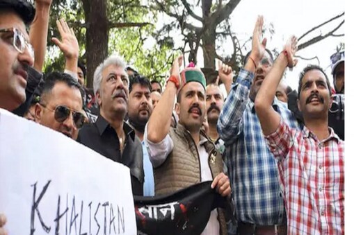ٹھاکر نے مزید کہا کہ واقعے کی تحقیقات کا حکم دے دیا گیا ہے اور ایف آئی آر درج کی گئی ہے۔ سی سی ٹی وی فوٹیج کا تجزیہ کیا جا رہا ہے۔ ہم مجرموں کے خلاف سخت کارروائی کریں گے۔ میں ریاست کے لوگوں سے امن برقرار رکھنے کی اپیل کرتا ہوں۔ ہم جلد ہی دیگر ریاستوں کے ساتھ اپنی سرحدوں پر سیکورٹی کا جائزہ لیں گے۔