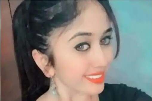 chethana raj Death: کنڑ ٹی وی انڈسٹری سے ایک افسوسناک خبر آرہی ہے کہ مشہور ٹی وی اداکارہ چیتنا راج کی موت ہوگئی ہے ۔ وہ 21 سال کی عمر میں دنیا کو الوداع کہہ چکی ہیں۔ انہوں نے بنگلورو کے ایک پرائیویٹ اسپتال میں اپنی آخری سانس لی۔