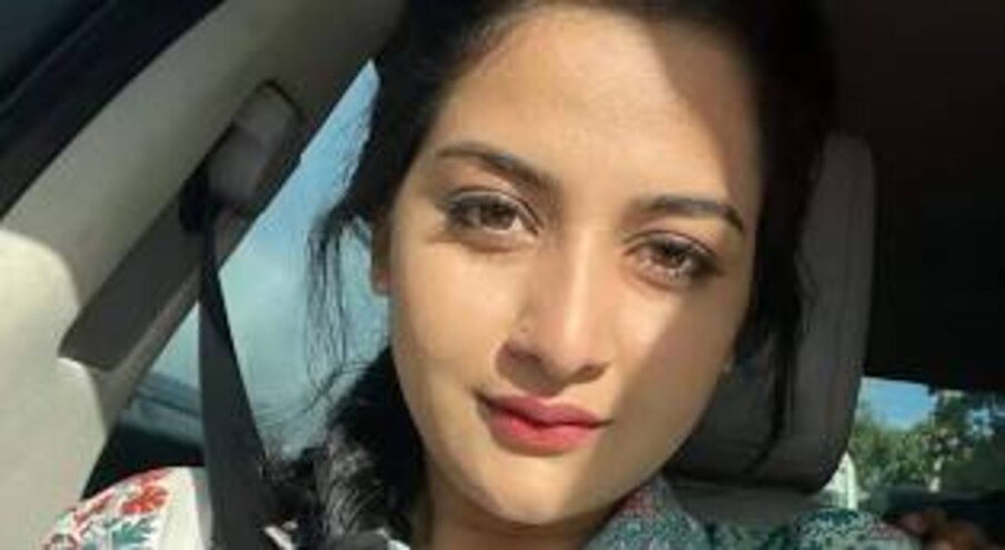  آپ کو بتاتے چلیں کہ سہانا ایک بہترین ماڈل تھیں جو جیولری اسٹورز کے کئی اشتہارات کا حصہ تھیں اور انہوں نے ایک فلم میں بھی کام کیا تھا۔ اداکارہ کا شوہر سجاد پہلے قطر میں کام کرتا تھا لیکن وہ یہاں بے روزگار تھا۔