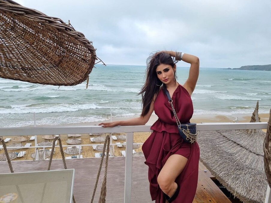  مونی رائے کی یہ سبھی تصویریں اب سوشل میڈیا پر جم کر وائرل ہونے لگی ہیں ۔ تصویر: Instagram @imouniroy