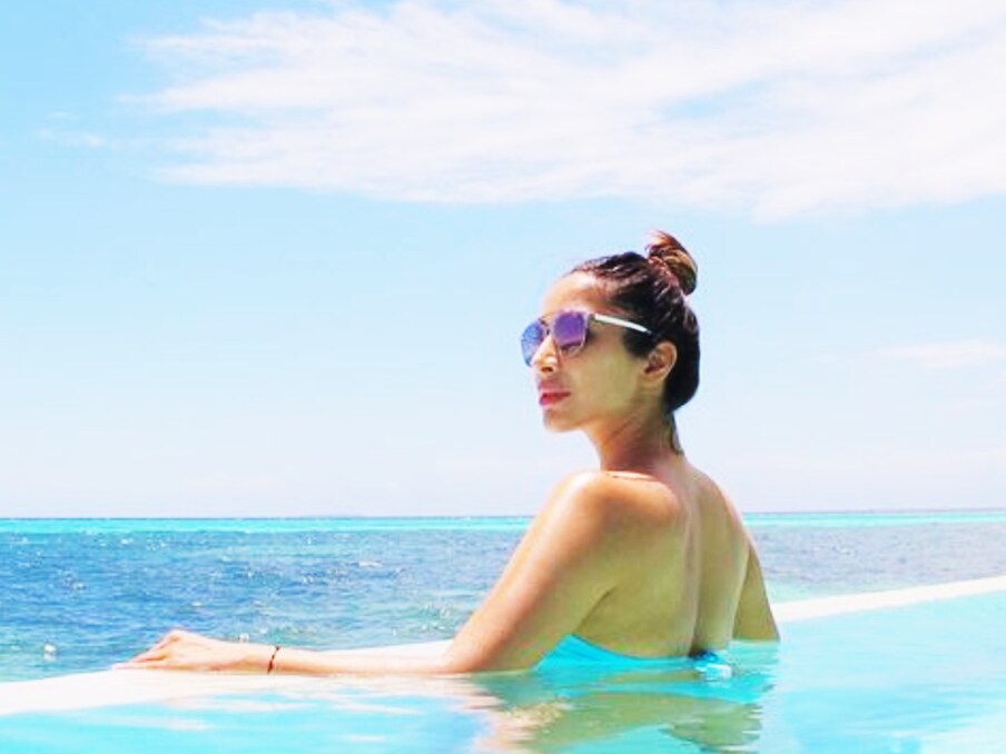  Sophie Choudry Latest Photos: صوفی چودھری کی شہرت سوشل میڈیا پر بھی کم نہیں ہے ۔ اداکارہ اپنی تصویروں کی وجہ سے آئے دن سرخیوں میں رہتی ہیں اور ایک مرتبہ پھر ان کی کچھ تازہ تصویریں سوشل میڈیا پر چھا گئی ہیں، جس میں وہ سمندر میں پوز دیتی نظر آرہی ہیں ۔ تصویر : Instagram @sophiechoudry