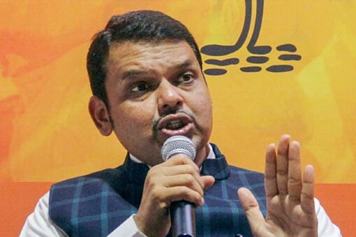 Maharashtra Shiv Sena Crisis: سپریم کورٹ نے گورنر کے اس حکم پر روک لگانے سے انکار کردیا، جس میں مہا وکاس اگھاڑی حکومت کو جمعرات کو اسمبلی میں فلور ٹسٹ کا حکم دیا گیا تھا۔ اس کے بعد ادھو ٹھاکرے نے استعفیٰ دے دیا ہے۔