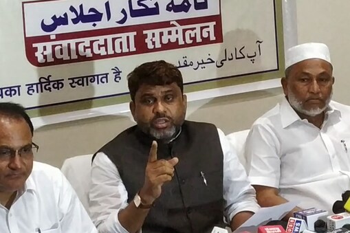 Bihar News: ایم آئی ایم کے ایم ایل اے و ریاستی صدر اخترالایمان نے کہا کہ حکومت اردو کے جائز حقوق کو بھی دینا نہیں چاہتی ہے۔ اخترالایمان کے مطابق اردو کے مسئلہ کو حل کرانے کی مانگ ایک عرصہ سے کی جارہی ہے، لیکن اس تعلق سے اب تک کچھ بھی نہیں کیا گیا ہے۔