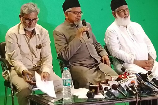 Delhi News: موہن بھاگوت کے ذریعے مذاکرات کی  بات پر انجینئر محمد سلیم نے تبصرہ کرنے سے انکار کرتے ہوئے کہا کہ ان کے بیانات میں تضاد ہے، کچھ بات مثبت دکھائی دے رہی ہیں ۔