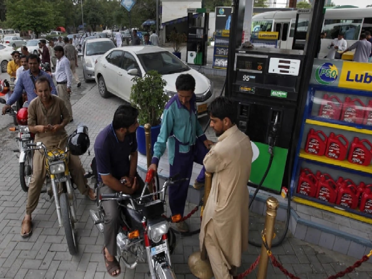 آج اتوار کے روز دہلی میں پٹرول 96.72 روپئے اور ڈیژل 89.62 روپئے فی لیٹر مل رہا ہے۔