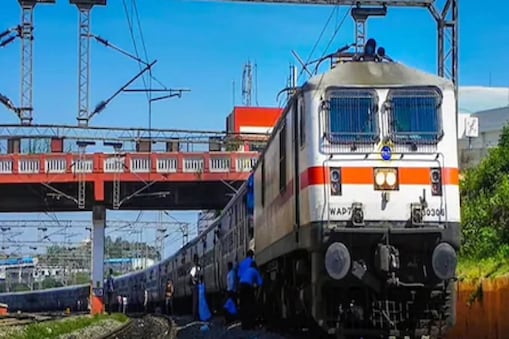  Indian Railways:  دہلی، اتر پردیش، مدھیہ پردیش، جموں، بہار، گجرات، مہاراشٹر، آسام وغیرہ جیسی ریاستوں کے مخصوص شہروں کے درمیان چلنے والی ٹرینوں کی آمدورفت متاثر ہوگی۔ مسافروں کو اپنا سفر شروع کرنے سے پہلے متعلقہ انکوائری نمبروں سے اس روٹ پر ٹرینوں کی اصل حالت کی جانچ کرنی چاہیے۔ 
