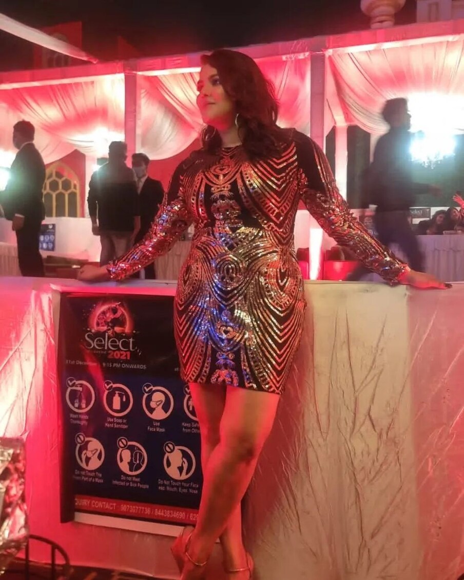  مرکزی جانچ ایجنسی کے مطابق ٹیچرس بھرتی گھوٹالے میں جانچ کے دوران ارپتا مکھرجی کے ملوث ہونے کی بات سامنے آئی۔ دعویٰ کیا جا رہا ہے کہ وہ ریاستی حکومت کے وزیر پارتھ چٹرجی کی قریبی ہیں۔