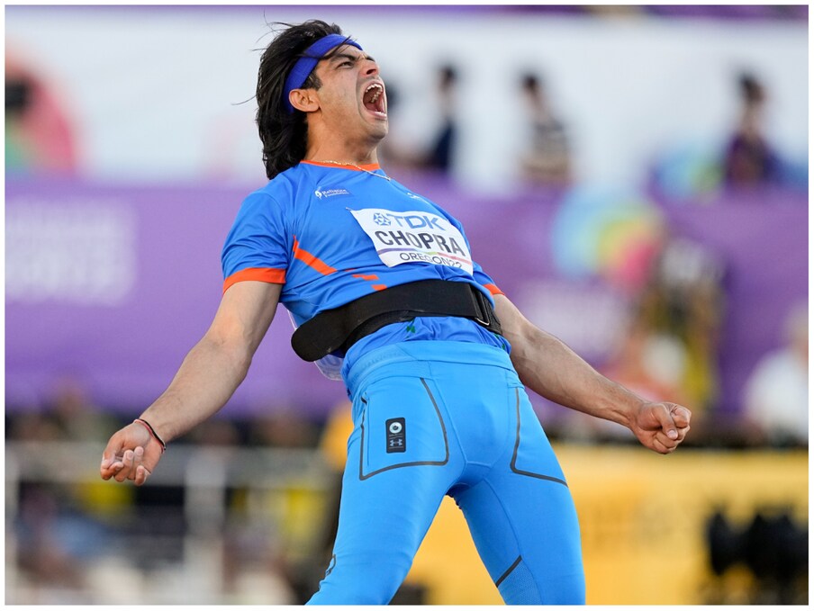  نیرج چوپڑا نے پہلی بار 2016 میں لوگوں کی توجہ حاصل کی جب انہوں نے ساؤتھ ایشین گیمز(South Asian) Asian Junior Athletics Championships) میں جیتا تھا۔ نیرج نے اس سال ایشین جونیئر ایتھلیٹکس چیمپئن شپ میں بھی چاندی کا تمغہ جیتا تھا۔ (اے پی)