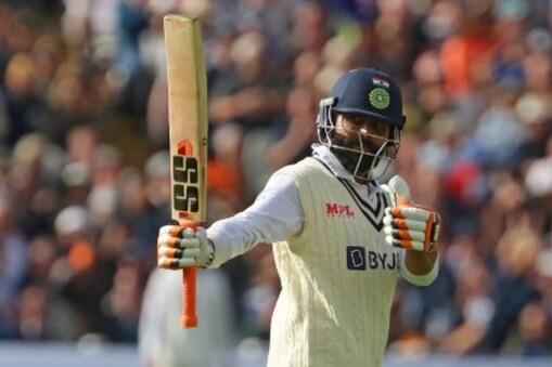 IND vs ENG 5th Test: رویندر جڈیجہ (Ravindra Jadeja) نے ٹسٹ کیریئر کی تیسری سنچری لگائی۔ انگلینڈ کے خلاف پانچویں ٹسٹ میں انہوں نے یہ کارنامہ انجام دیا۔ ٹیم انڈیا نے پہلی اننگ میں 416 رن بناکر آوٹ ہوئے۔ 