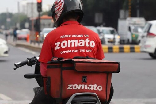 delivery on wheelchair: اس ویڈیو کے کیپشن میں لکھا ہے، ’’کچھ بھی ناممکن نہیں ہے۔ ناممکن (Impossible) خود کہتا ہے کہ میں ممکن ہوں (I’m possible)۔ انڈین ایکسپریس کی خبر کے مطابق اس پر ایک صارف نے لکھا، ’’انسپریشن کی بہترین مثال‘‘۔