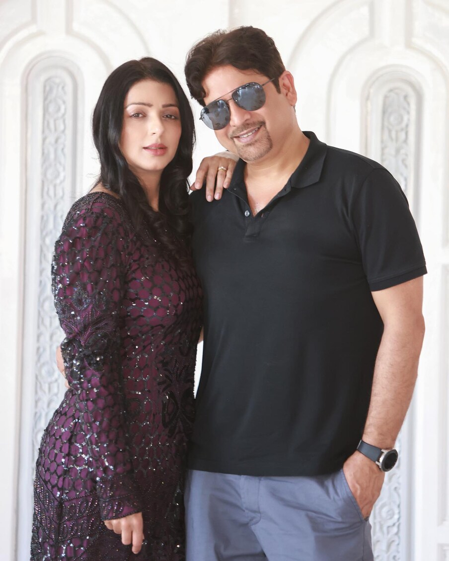  فلموں میں جب کامیابی نہیں ملی تو سال 2007 میں بھومیکا چاولہ نے اپنے یوگا ٹیچر بھرت ٹھاکر سے شادی کرلی۔ بھرت سے بھومیکا چاولہ کی ملاقات یوگا سیکھنے کے دوران ہی ہوئی اور دونوں یوگا سیکھتے سکھاتے دونوں ایک دوسرے کے قریب آگئے۔ تقریباً چار سال کے ڈیٹ کے بعد دونوں نے شادی کا فیصلہ کیا۔ (تصویر کریڈٹ: bhumika_chawla_t/Instagram)