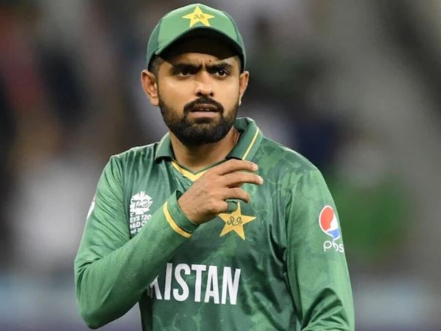  بابر اعظم نے ہالینڈ کے خلاف تین ون ڈے سیریز کی تینوں اننگز میں نصف سنچریاں بنائی ہیں ۔ انہوں نے پہلے ون ڈے میں 74، دوسرے ون ڈے میں 57 اور تیسرے ون ڈے میں 91 رنز بنائے۔ (AFP)