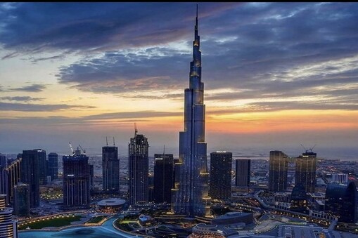 اس نے عمارت میں سب سے اونچی لفٹ کا ریکارڈ قائم کیا ہے۔ (تصویر: tweeter Burj Khalifa)