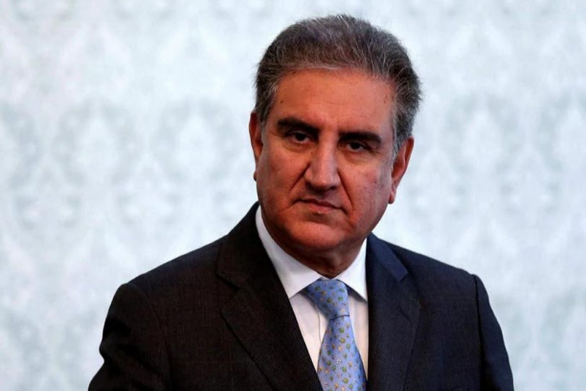 پاکستان تحریک انصاف پارٹی کے نائب صدر شاہ محمود قریشی نے وزیر اعظم شہباز شریف کی حکومت کو وارننگ دی ہے کہ اگر عمران خان کے خلاف کوئی غیر مناسب کارروائی کی گئی تو اس کے سنگین نتائج بھگتنے ہوں گے۔
