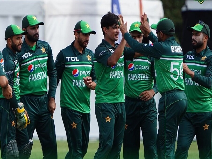  پاکستان نے جمعہ کے روز ٹی20 انٹرنیشنل میں اپنی رنوں کے لحاظ سے سب سے بڑی جیت درج کی۔ اس نے ہانگ کانگ کو 155 رنوں کے بڑے فرق سے ہرایا۔ پاکستان نے پہلے کھیلتے ہوئے 193 رن بنائے تھے۔ جواب میں ہانگ کانگ کی ٹیم صرف 38 رن ہی بناسکی۔ (Pakistan cricket team instagram)