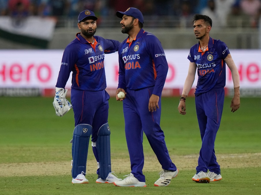  سپر 4 میں ٹیم اس کارکردگی کو برقرار نہیں رکھ سکی۔ پاکستان نے اس کو پہلے میچ میں 5 وکٹوں سے شکست دی ۔ اس نے ہدف کا تعاقب کرتے ہوئے یہ میچ جیت لیا۔ ہندوستان کو اب 6 ستمبر کو سری لنکا اور 8 ستمبر کو افغانستان کے خلاف کھیلنا ہے۔ (AP)