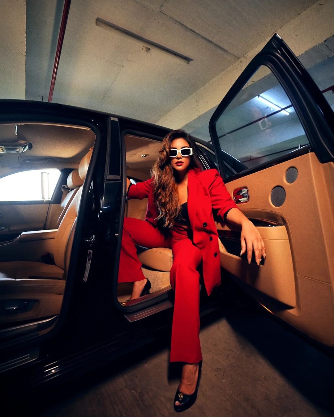 اداکارہ شمع سکندر کی تصویر پر فینس جم کر کمنٹس کررہے ہیں اور ان کی تعریف کرتے نظر آرہے ہیں ۔ (Photo: @shamasikander/Instargam)