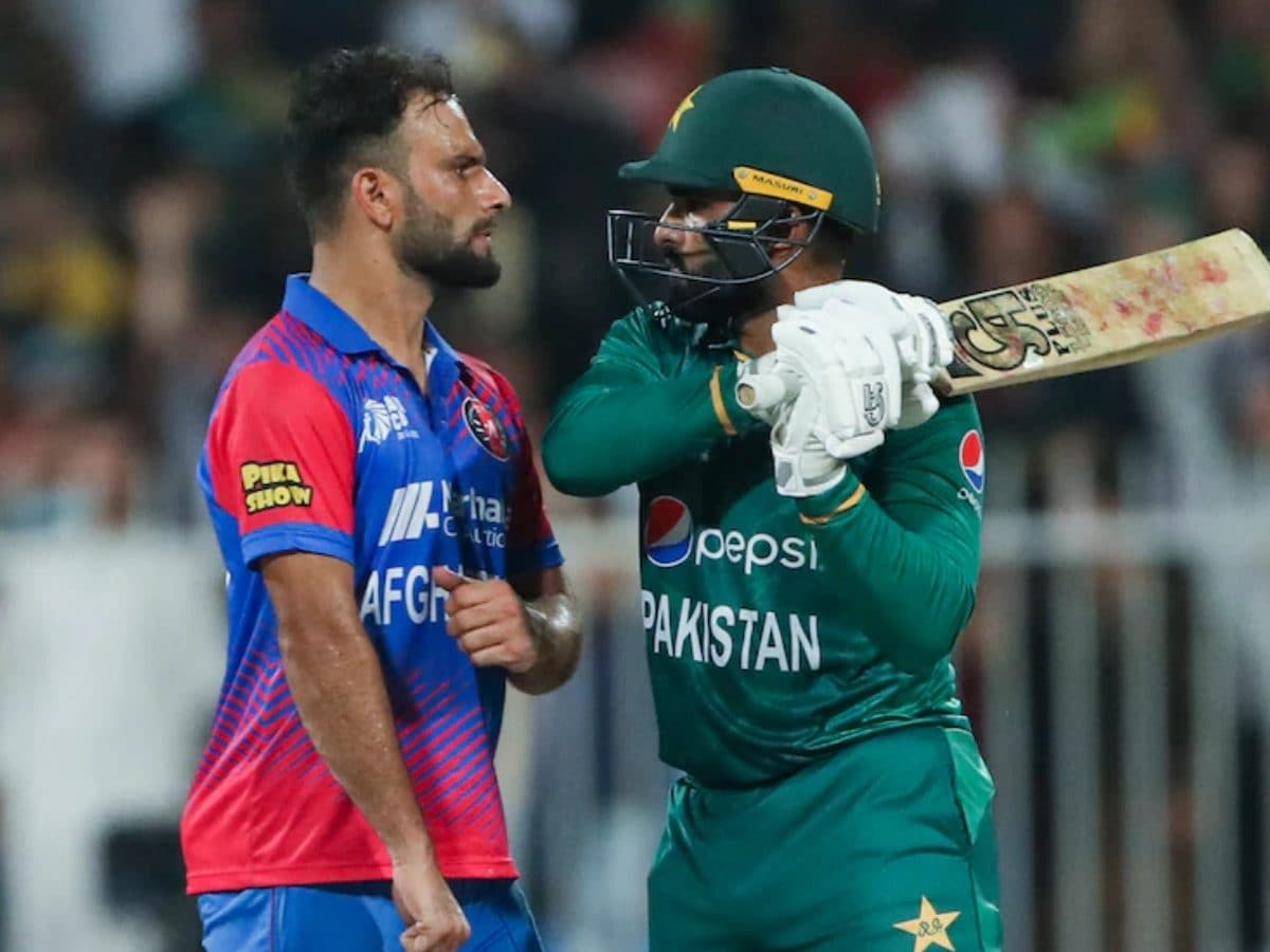 ایشیا کپ کے دوران آصف علی نے آوٹ ہونے کے بعد افغانستان کے گیند باز فرید احمد کو مارنے کے لئے اپنا بلہ بھی اٹھا لیا تھا۔