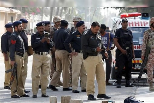 جیت کے جشن کے درمیان پشاور شہر میں ہوائی فائرنگ سے دو افراد کے جاں بحق ہونے کی خبر سامنے آئی ہے۔ پولیس نے ہوائی فائرنگ میں ملوث 41 افراد کو بھی حراست میں لے لیا ہے۔