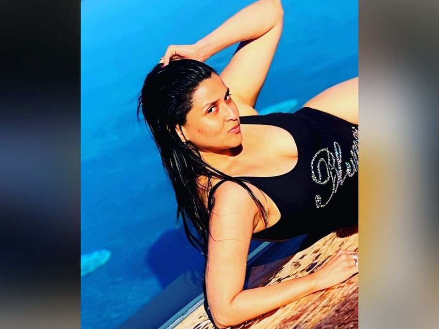  مننارا نے سال 2014 میں فلم زد سے بالی ووڈ میں انٹری کی تھی ۔ اس کے ساتھ ہی وہ لائم لائٹ میں آئی تھیں ۔ وہ ہندی کے ساتھ ساتھ ساوتھ سنیما میں بھی کام کرچکی ہیں ۔